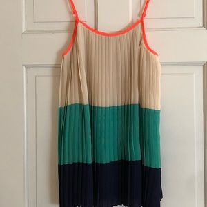 Accordion pleat tank top